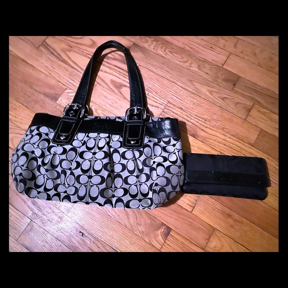 Authentic coach purse and wallet
